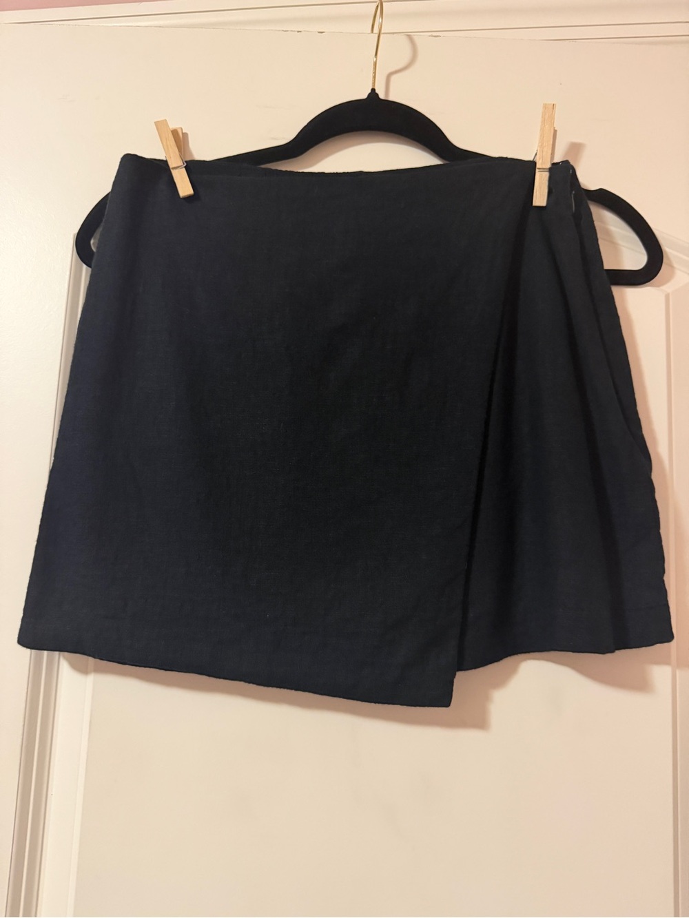 Abercrombie & Fitch - The A&F Scarlett / Clean Wrap Mini Skort. Size S